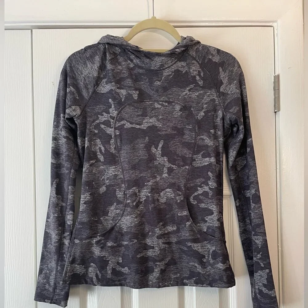 lululemon athletica Gray hooded pullover Size 6